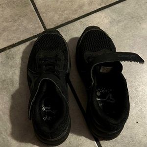 Easy on/off Black ASICS little kids